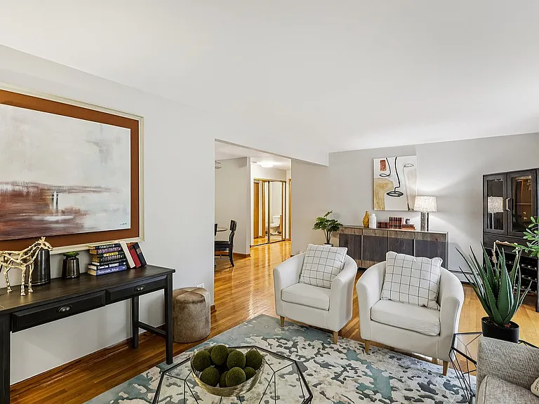 6-web-or-mls-Kennedy Dr-S0611-006