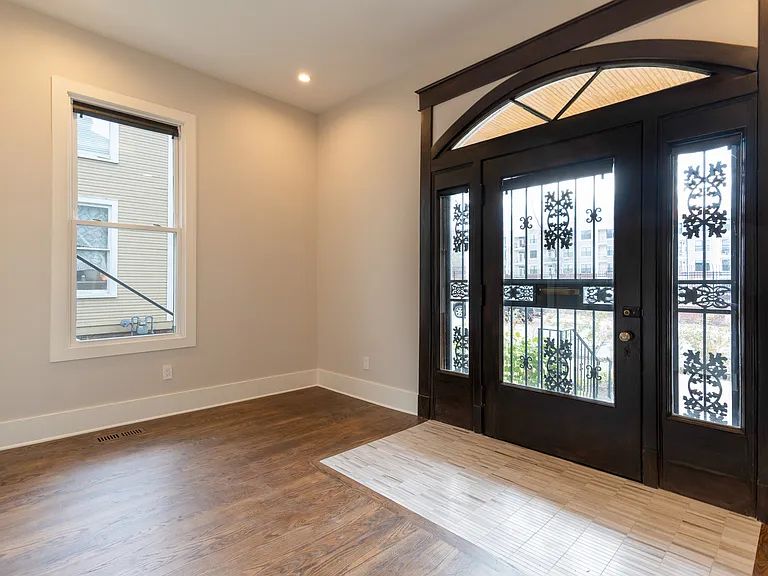 1544 Court Ave #2 — Photo 3