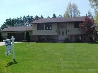 7728 Price Dr, Brighton, MI 48114