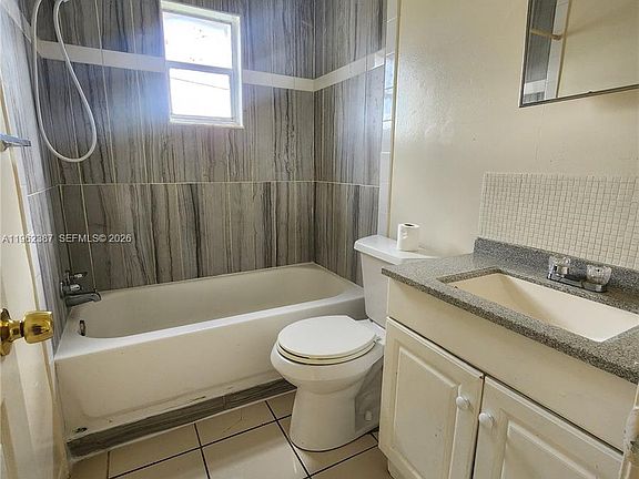 5th image of 4131 Commercial Dr