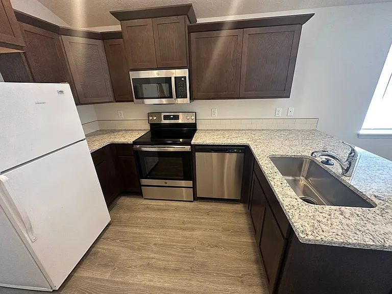 805 NE Lafayette Ave — Photo 6