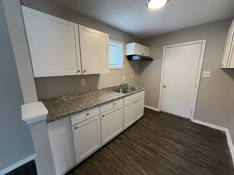 2086 Hubert Ave #5 — Photo 2