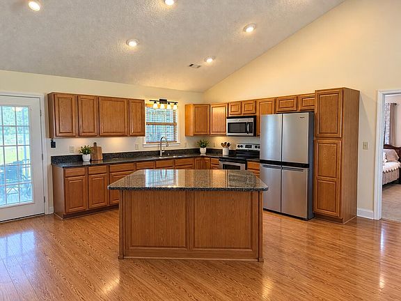 3rd image of 604 Crumpton Rd