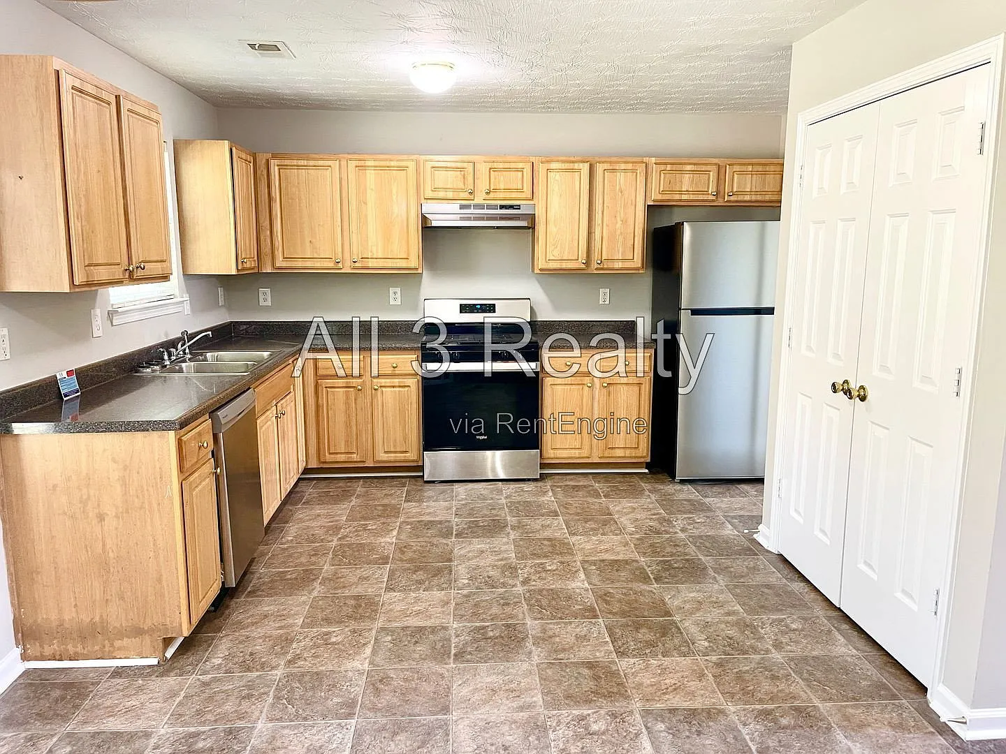 3 bed, 2.5 bath, 2269 sqft, $2,000 — Photo 4