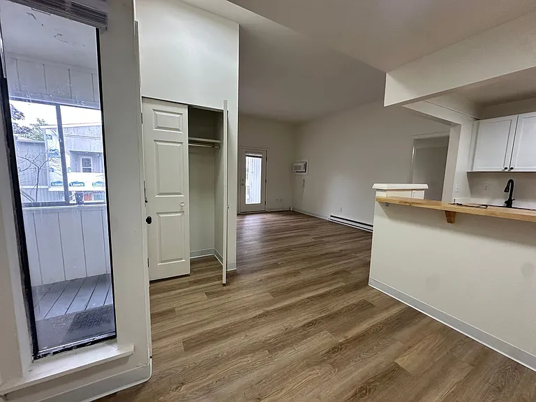 University Park Apartments near Cornell University — Photo 565