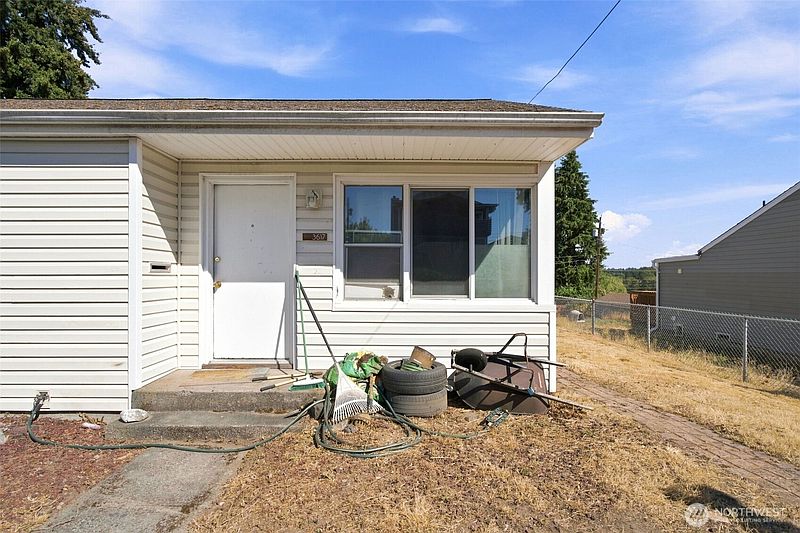 3rd image of 3617 E L Street