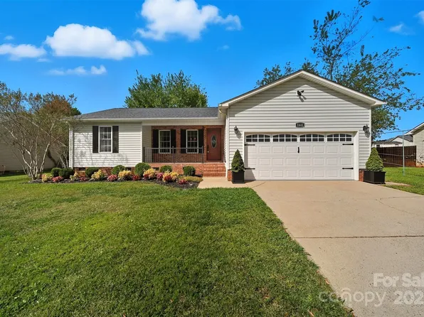 1641 Farmington Hills Dr, Conover, NC 28613