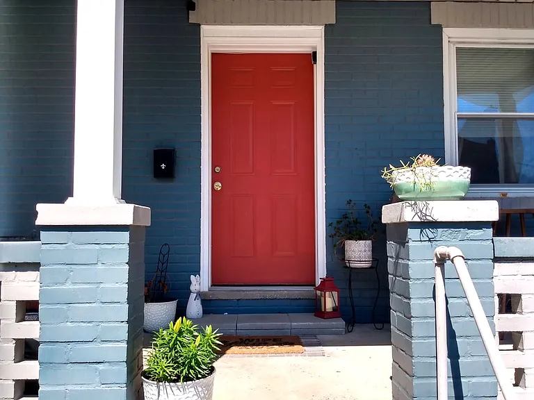 569 Guilford Ave — Photo 3