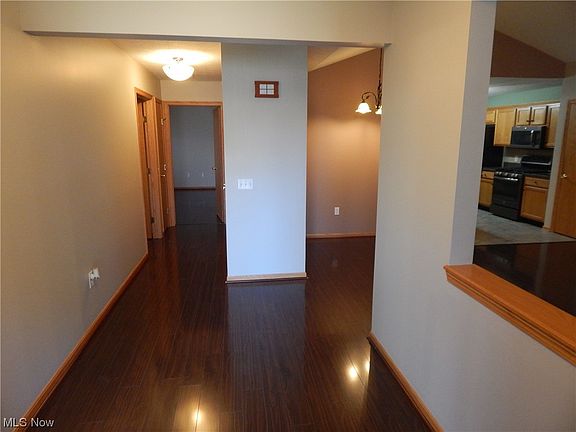3rd image of 866 Wellingshire Cir