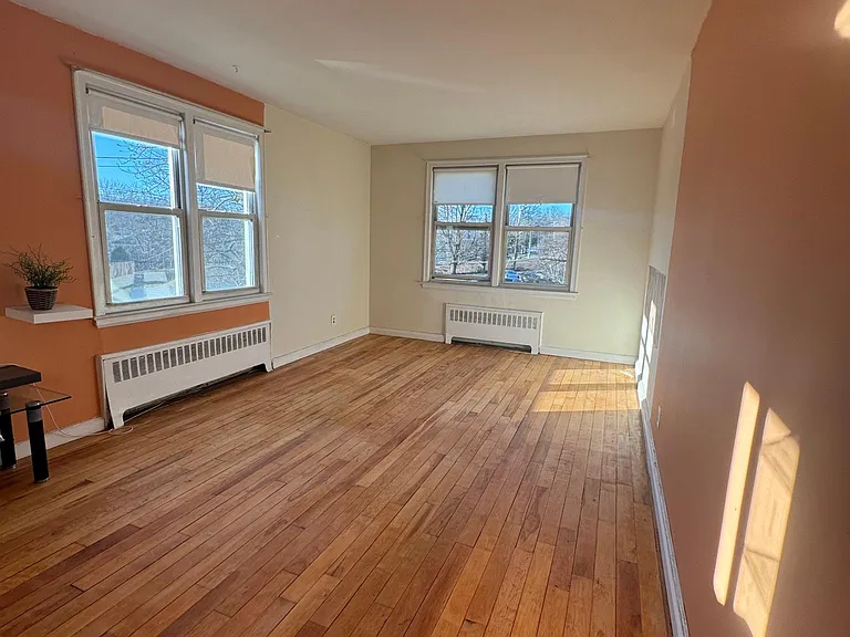 8 Wainwright Ave #2C — Photo 6