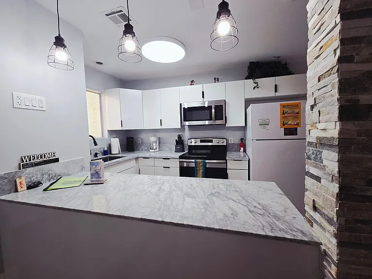 5045 Spencer St #B — Photo 8
