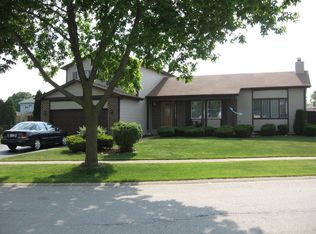 872 Cass Ln, Elk Grove Village, IL 60007