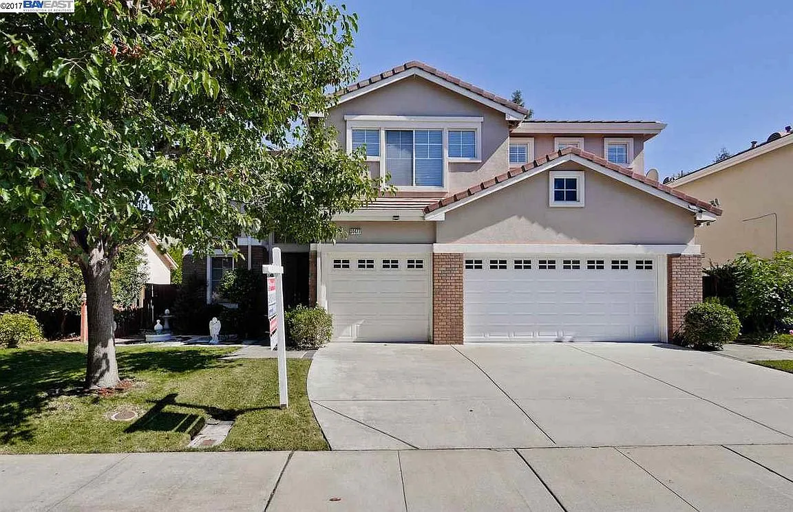 34477 Willow Ln photo 1