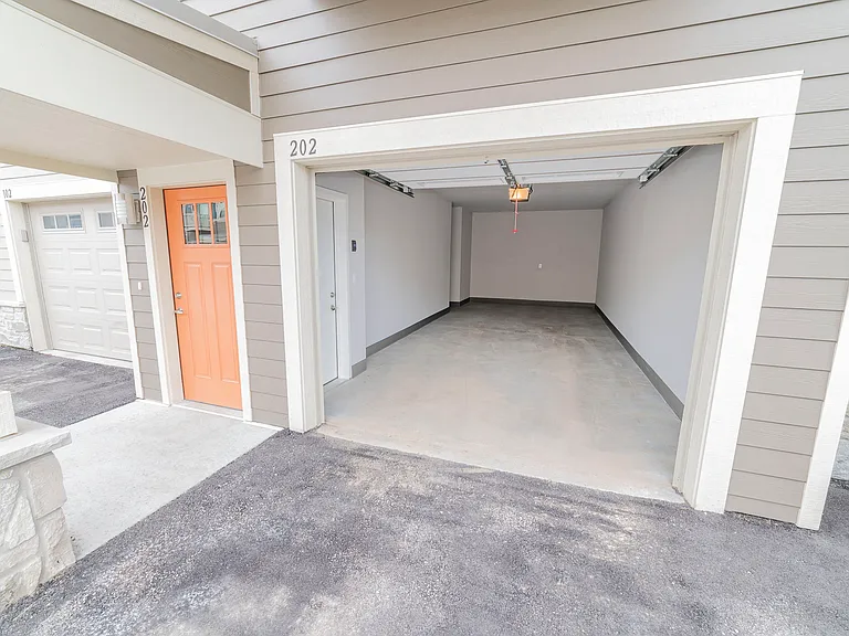 Mammoth Springs Apartments & Townhomes — Photo 66