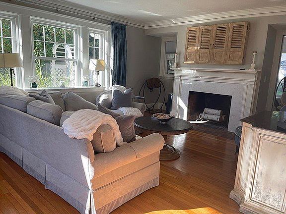 Living Rm- working Fireplace