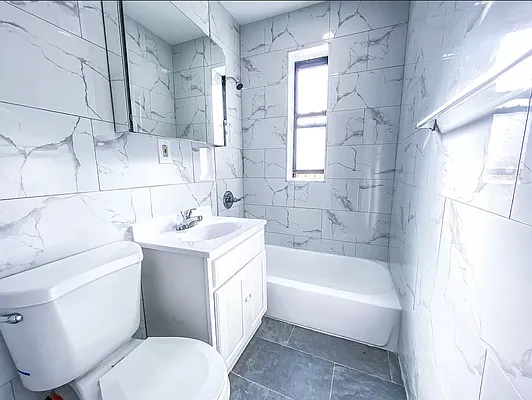 Rented by Gravity Real Estate Advisors | media 33