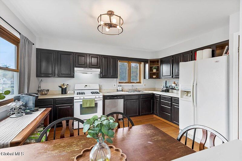 5th image of 3340 Kenwood Avenue