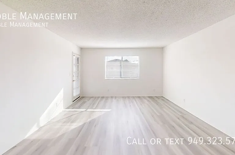 22 E Market St #D — Photo 11