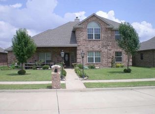 203 Red Wolf Ln, Red Oak, TX 75154
