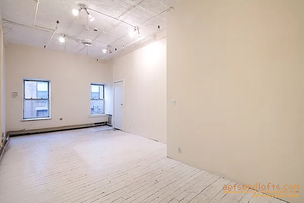 Rented by aptsandlofts.com | media 1