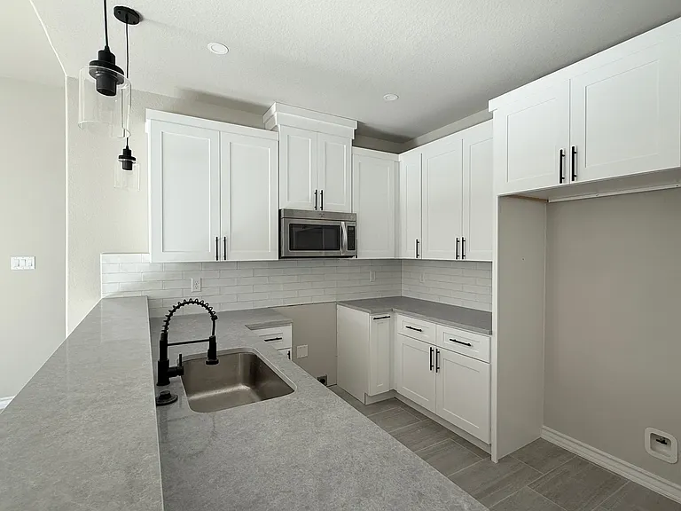 411 Moselle Ave — Photo 11