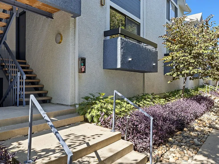14543 Burbank Blvd — Photo 27