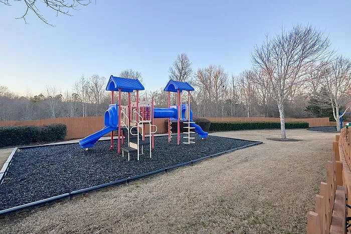 2375 Chandler Grove Dr — Photo 32