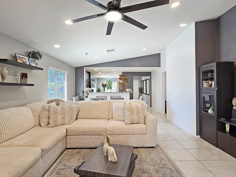 3913 S 185th Ln — Photo 17