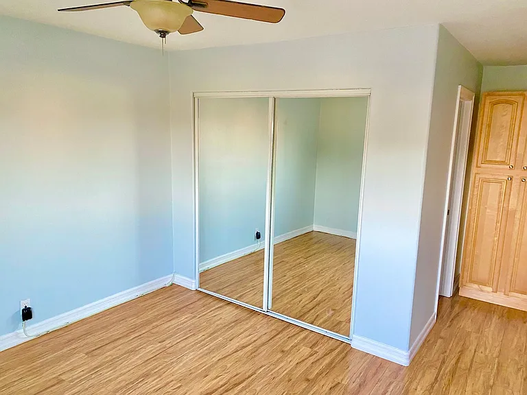 Howard & Lexington Apts — Photo 42