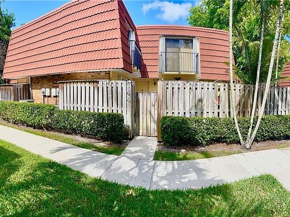3rd image of 744 NW 98th Cir #744