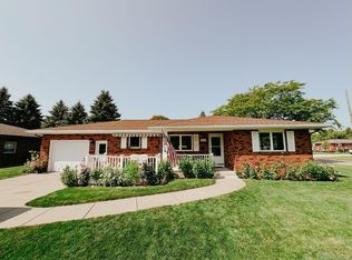 1101 Beacon St, Charlevoix, MI 49720