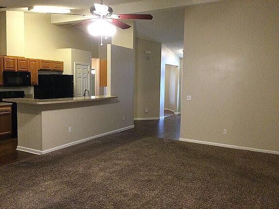 4th image of 1359 Shirley Oaks Dr S