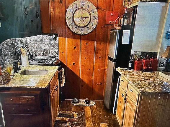 4th image of 541 Summerside Ln