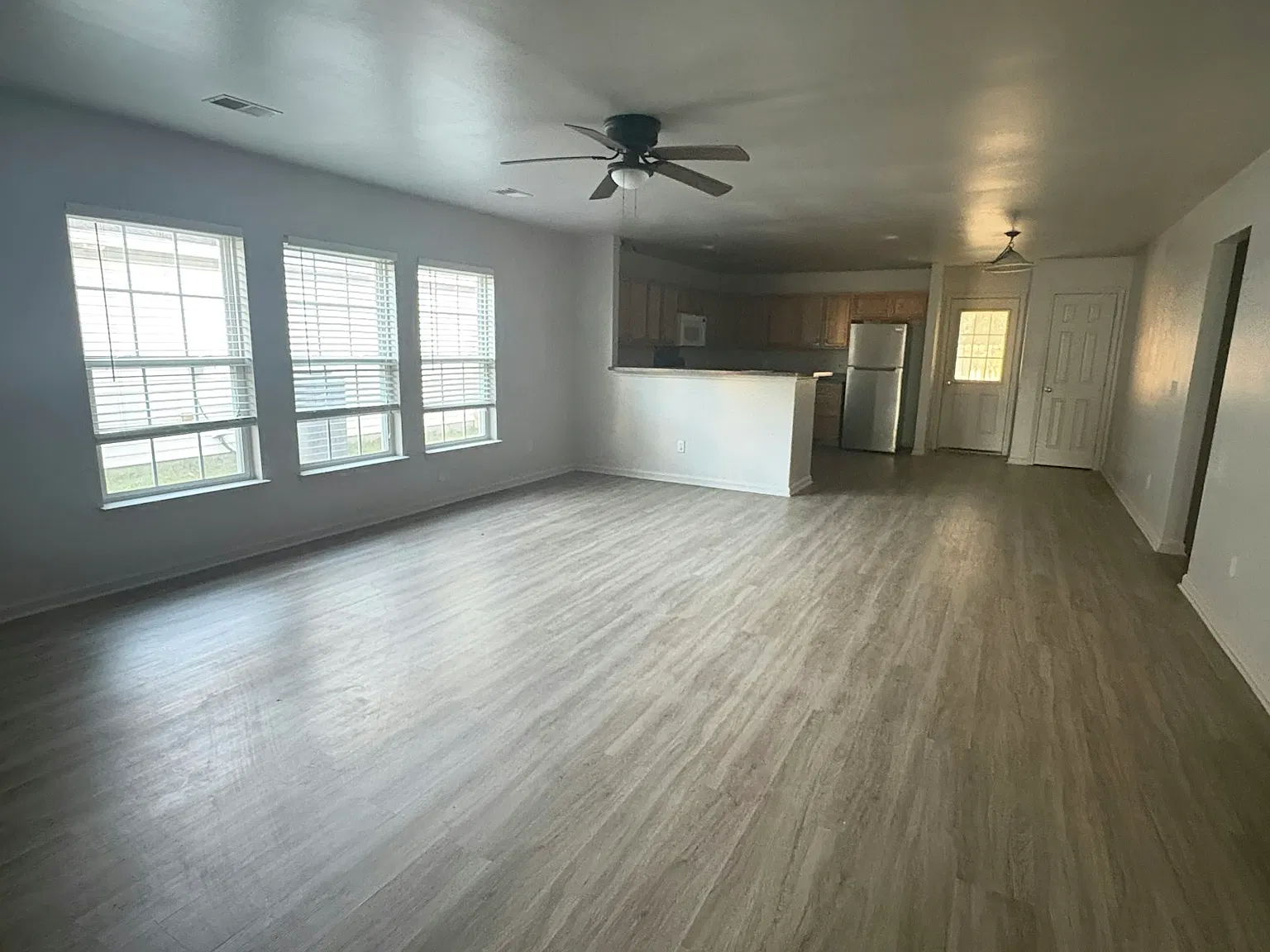 218 Wildberry Ln — Photo 4
