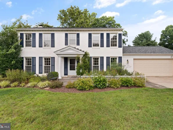11712 Trailridge Dr, Rockville, MD 20854