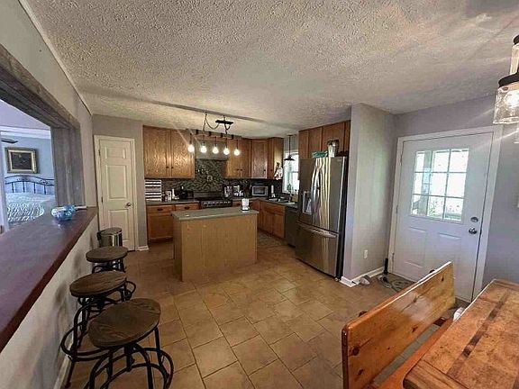 3rd image of 141 Doc Roof Rd