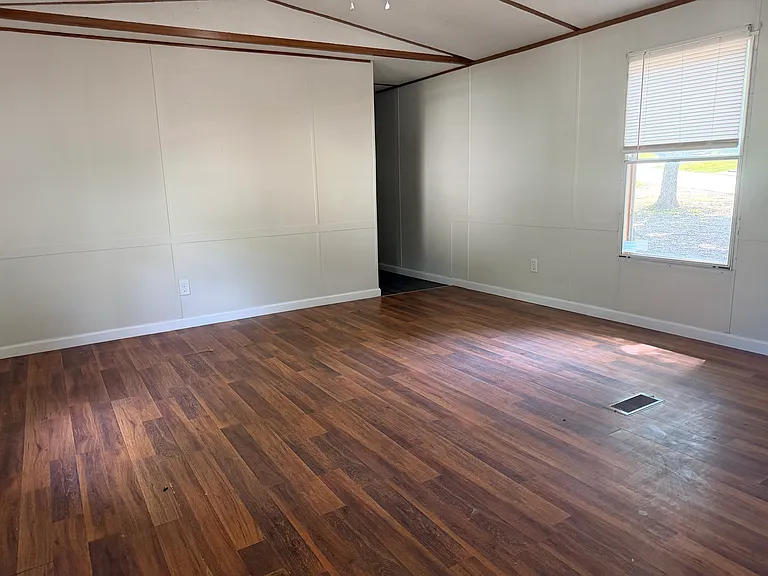301 Valley Village Ct — Photo 3