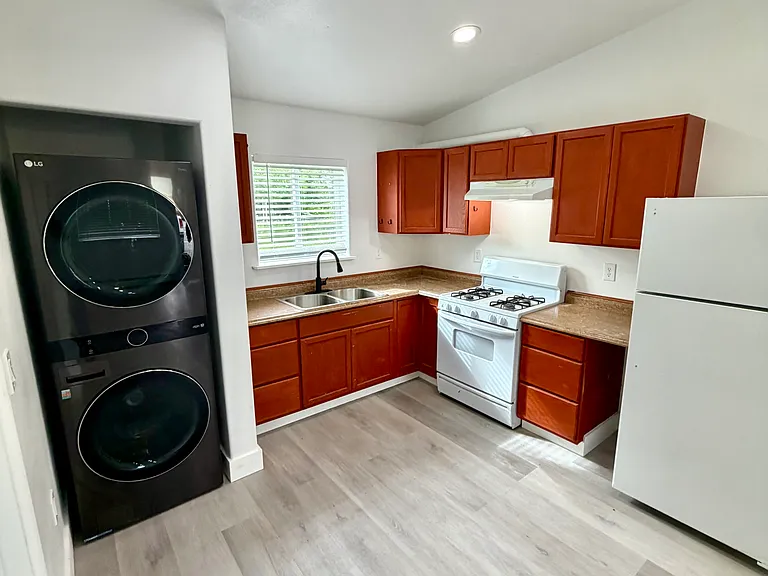 1211 Lilac Ln #A — Photo 1