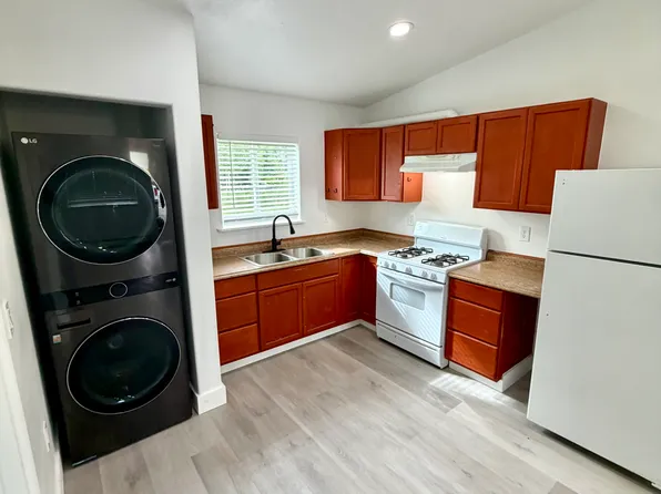 1211 Lilac Ln APT A, Kenai, AK 99611