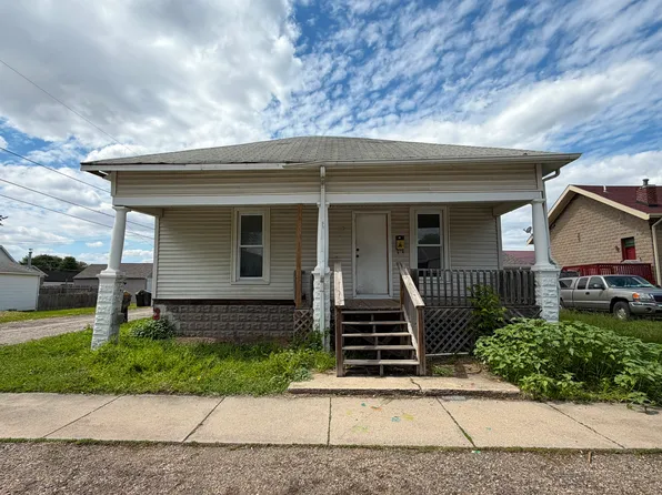 115 S Sherman St, Lincoln, IL 62656