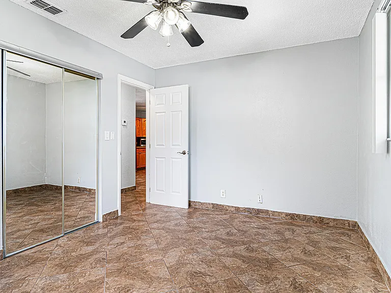 2722 Peer Ln #187 — Photo 10