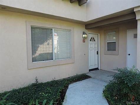 Inviting entrance to Brisa Del Lago