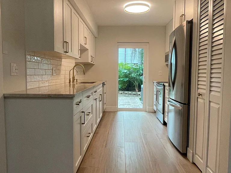 340 S Orlando Ave — Photo 18