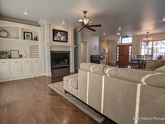 5th image of 1006 NE Halifax Pl