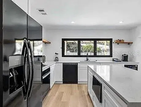5 bed, 1828 sqft, $4,400 — Photo 4