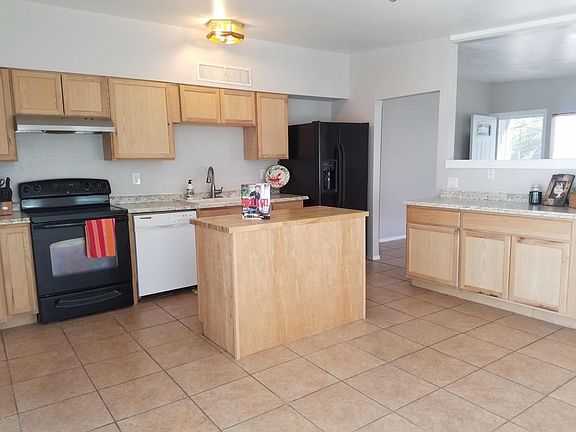 4th image of 2350 S Bonanza Ave