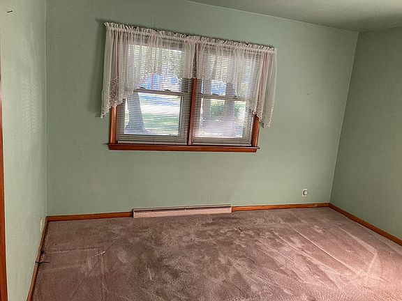 3rd image of 5570 Evergreen Ave