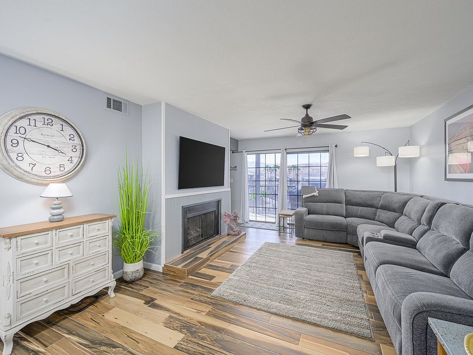 Comfy, bright and relaxing living area,