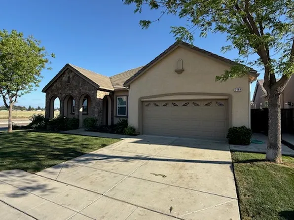2688 Vartikian Ave, Clovis, CA 93611