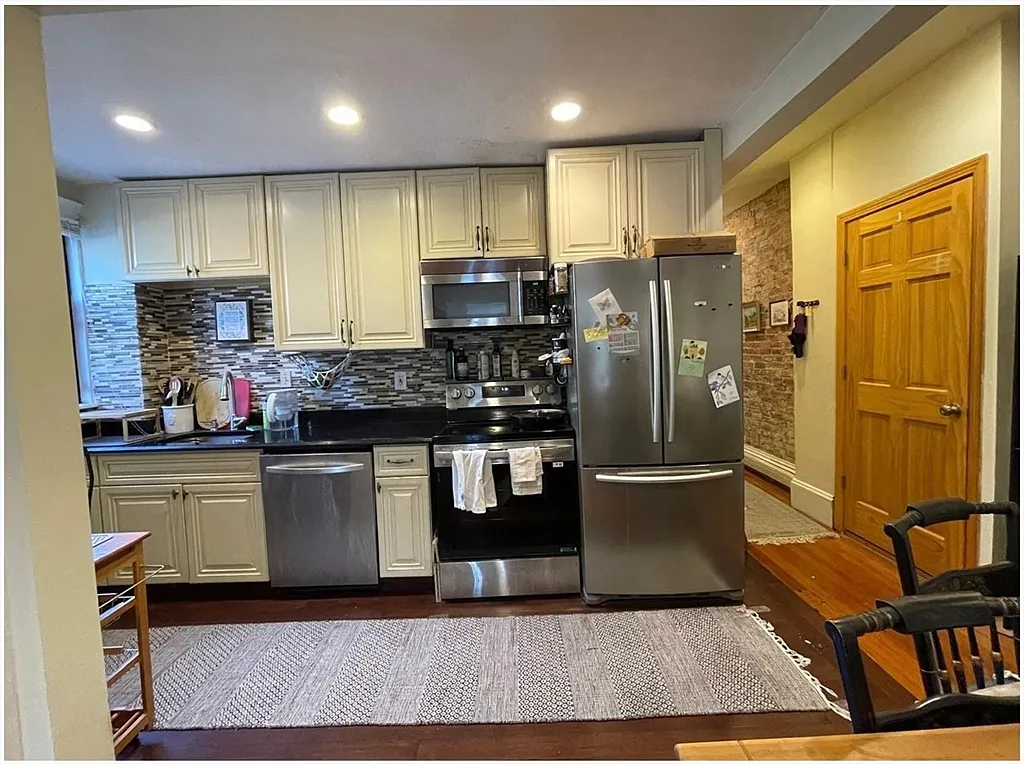 Building Photo - 1672 Beacon St #3B